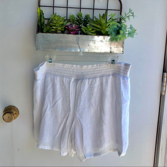 Lined Linen Shorts - Picture 5 of 10